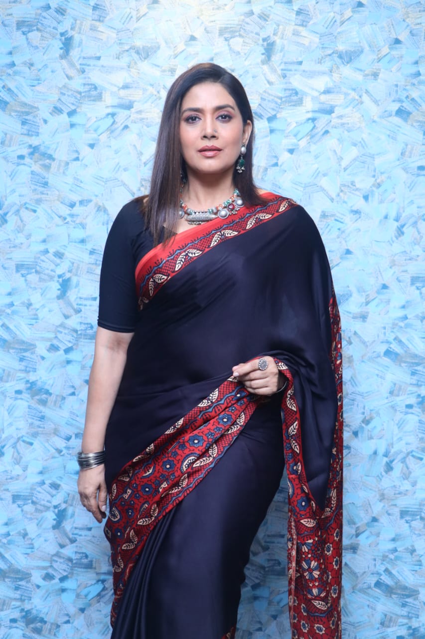 Woman wearing a black and red ajrakh saree from Kawaii with traditional patterned border